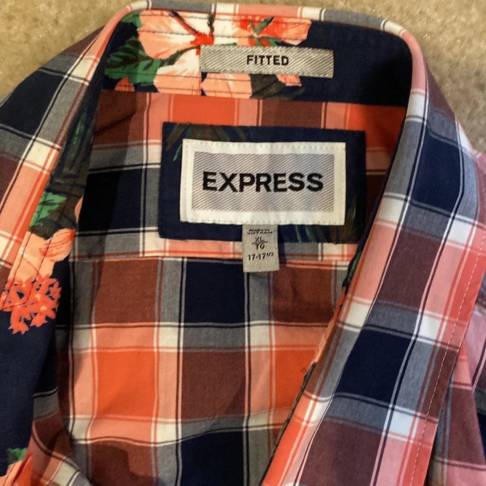 Men’s button down - Picture 3 of 6